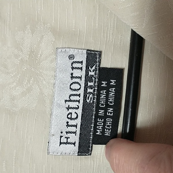 Cute silk button up - Picture 3 of 3